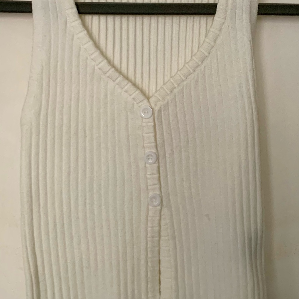NWT White Ribbed Crop Tank – Button-Up Detail, Casual Chic